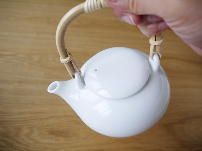 白磁　土瓶コロン